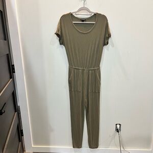 Express Ribbed Knit Jumpsuit Women’s Size Small Olive Green Pockets Cuffed Pants